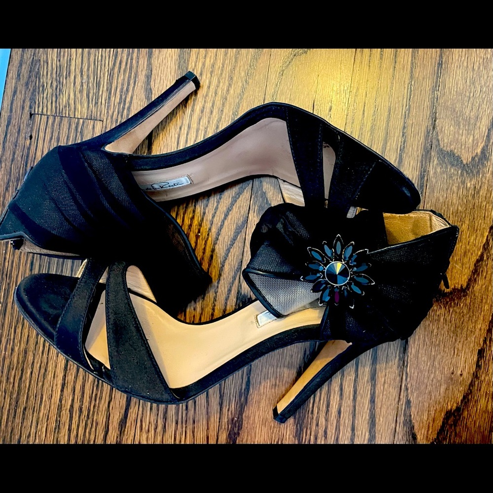 NEW OSCAR de la RENTA Melissa Embellished Satin & Chiffon Sandals. Size 7